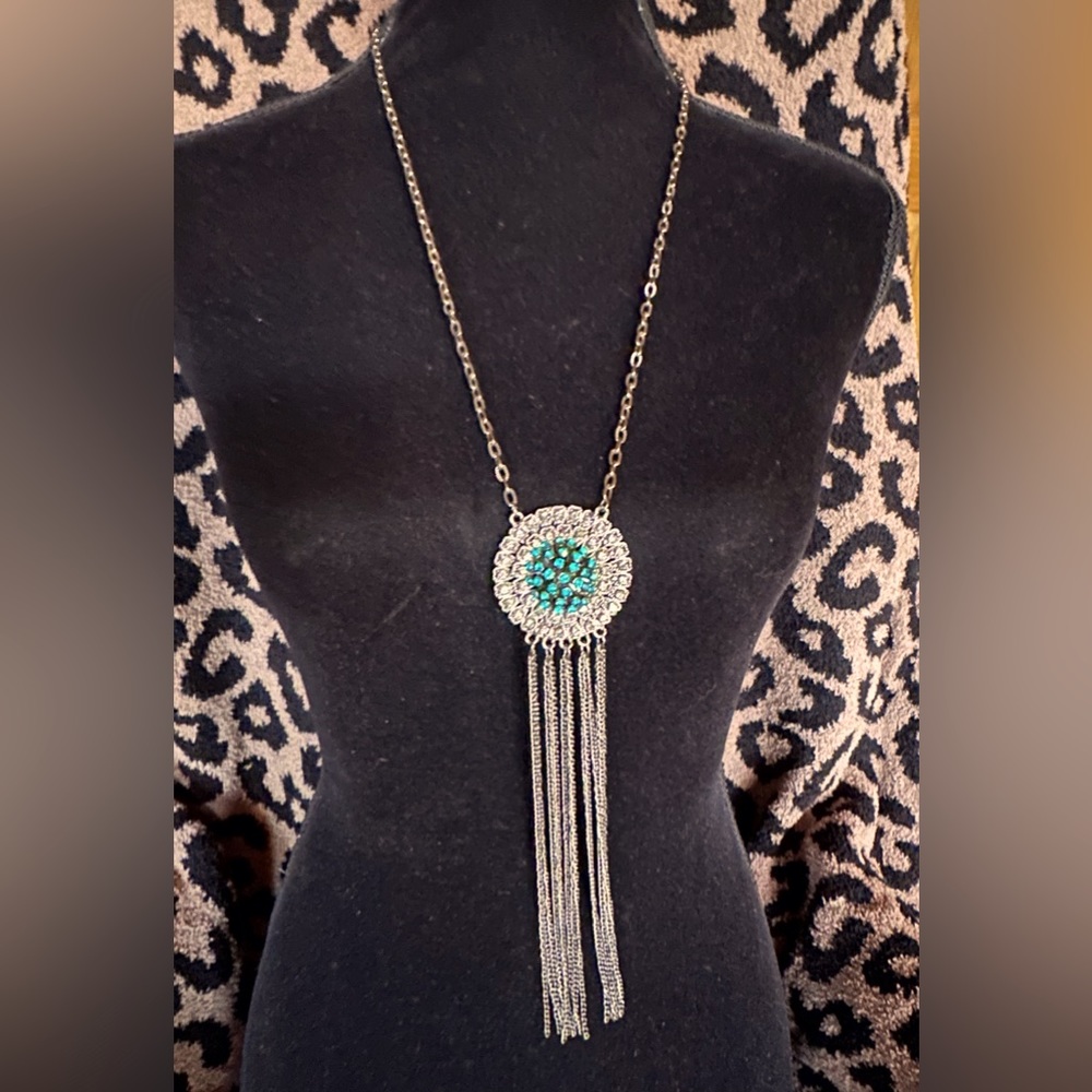Pretty pendant necklace